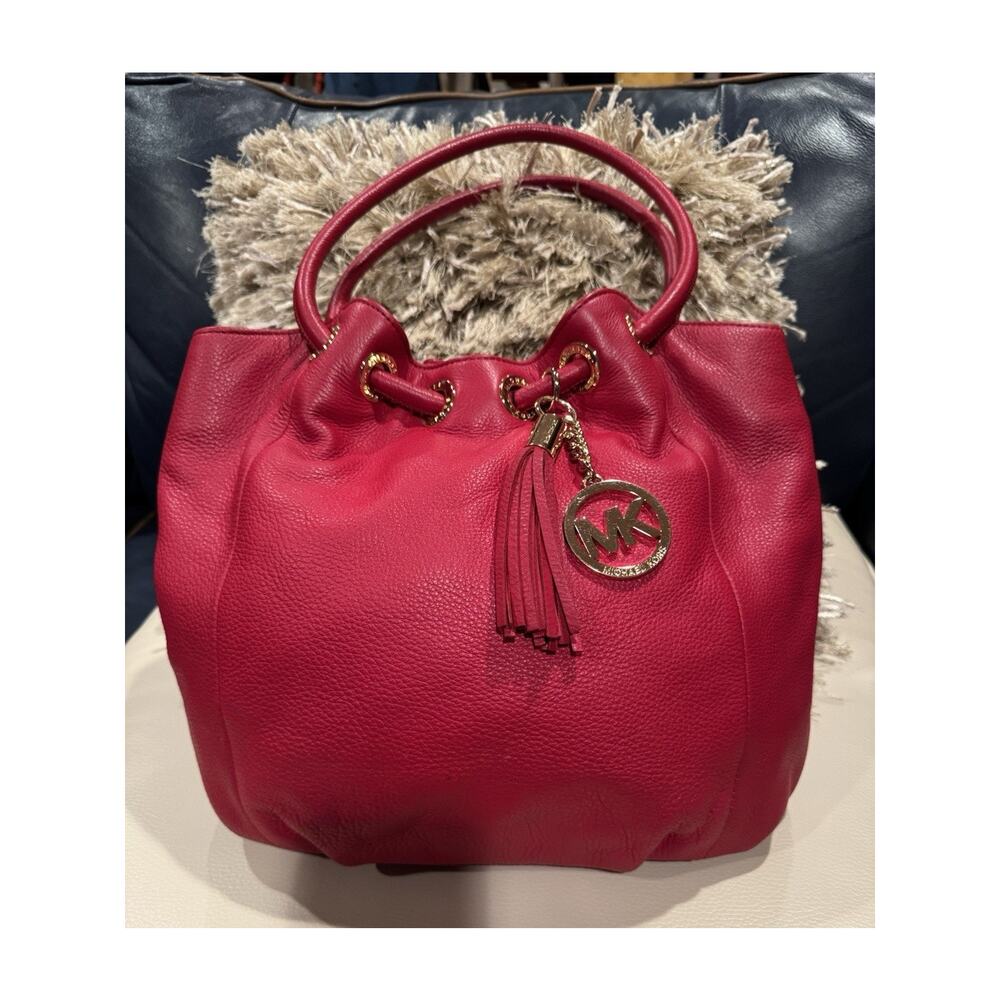 Michael Kors Camden large bag in red pebbled leather
